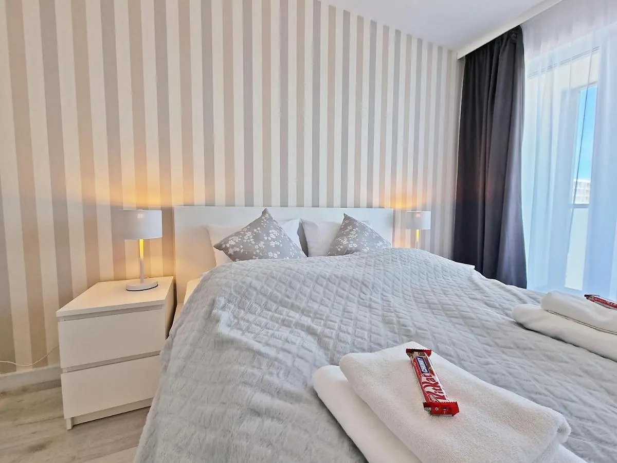 Apartament Alabaster - Basen, Sauna, Jacuzzi, Silownia, Restauracja - 365Pam Kolobrzeg 0*,  Poland